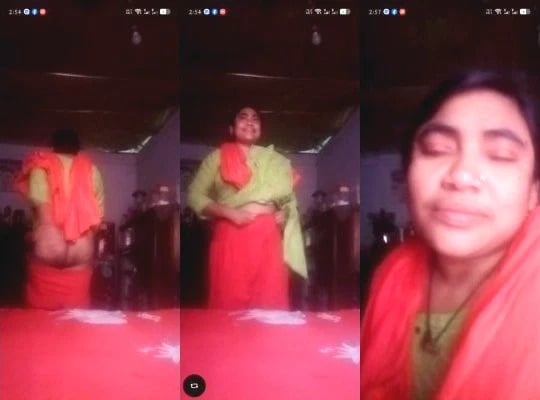 Desi Bhabhi Shows Nude Body on VC Part 1 Hot Video