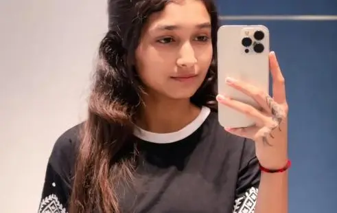 Cute Indian Girl Enjoying With Friends Full Video