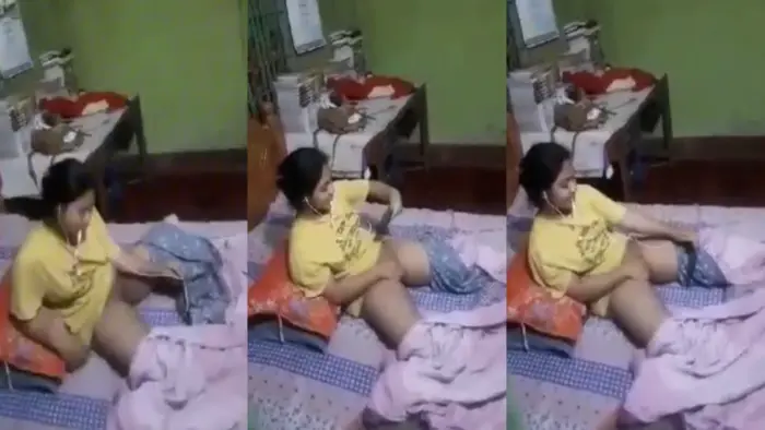 Cute Bengali Teen Didi’s Live Call Show Pussy HD Video